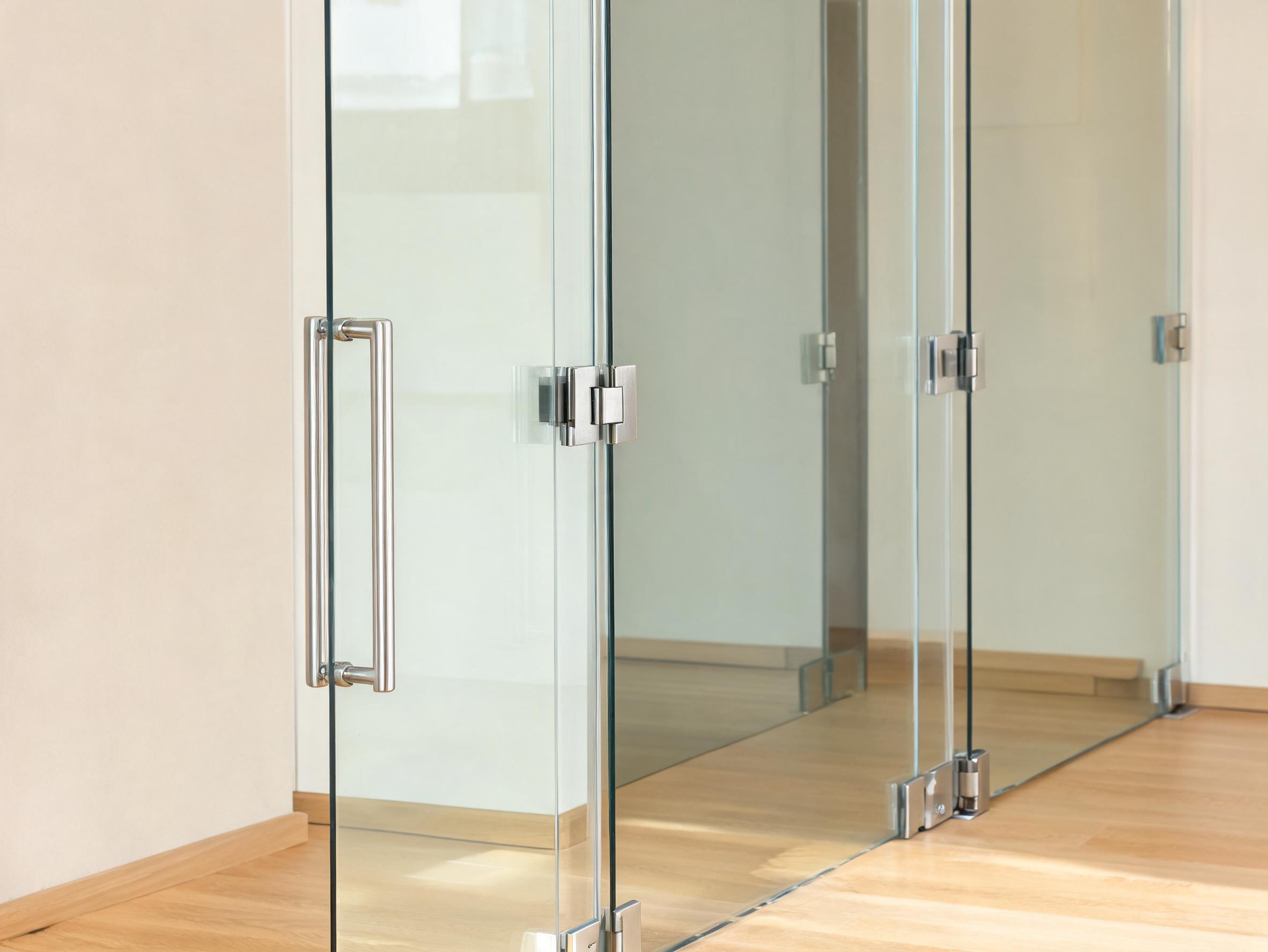 usi de sticla securizata cu profile aluminiu